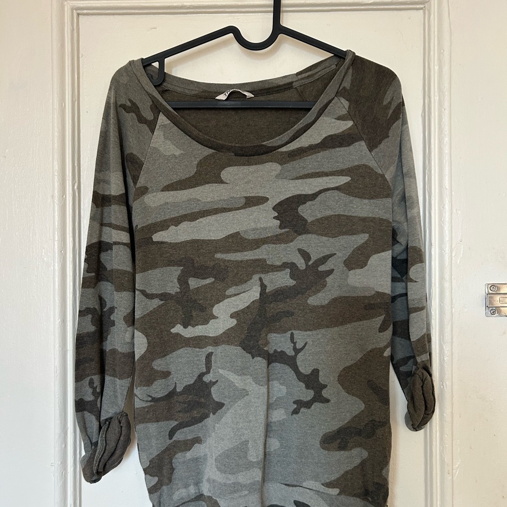 Aritzia TNA Camouflage Print Women's sweatshirt
